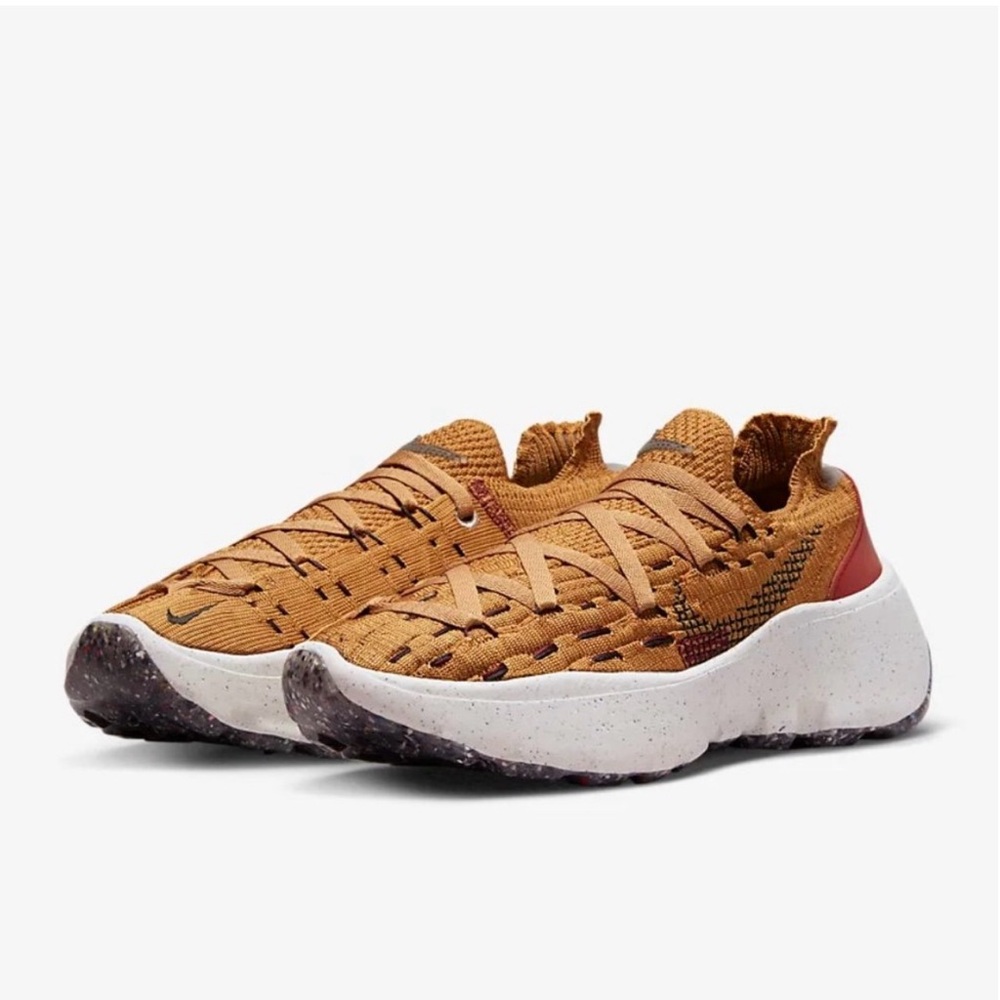 Nike Women’s space hippie 04
